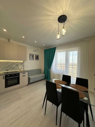 Продам  Новую "Евродвушку" с ЕВРОРЕМОНТОМ в ЖК Кадор на ул. Сахарова - фото 1