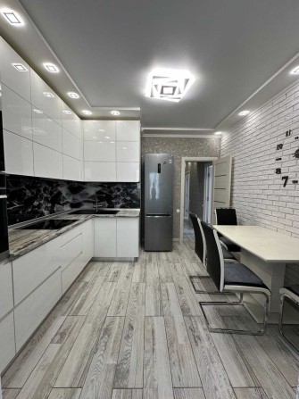 Продам великолепную 2-комн. квартиру в КАДОР на ул. Сахарова - фото 1