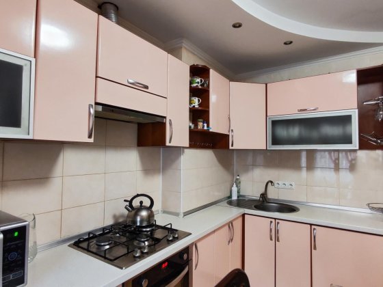 Продам 2 комн. в кирпичном доме на Радужном с ремонтом (025-850) Лиманка