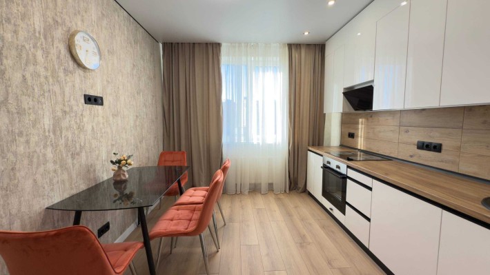 Продам 2 ком квартиру с новым ремонтом в ЖК 53 Жемчужина на Таирова. - фото 1