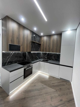 Продам евро двухкомнатную ЖК Акварель-2 с дизайнер. ремонтом (206-580) - фото 1