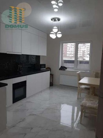 Новая‼️ 1 комн 40 м2‼️ в Кадорр‼️ на Академика Сахарова‼️Поселок‼️ - фото 1