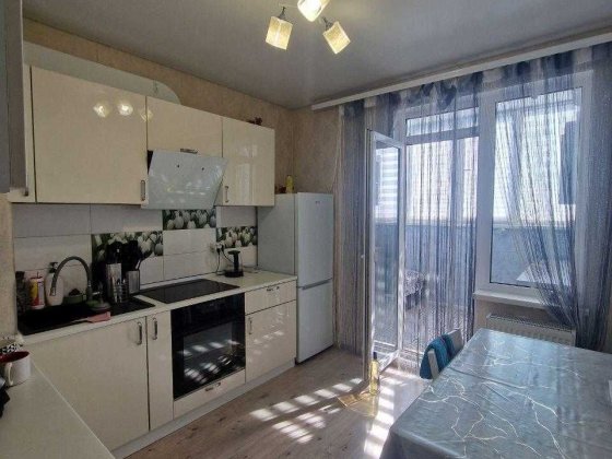 Продам большую 2 комнатную квартиру ЖК Радужный (3-212-171) Лиманка