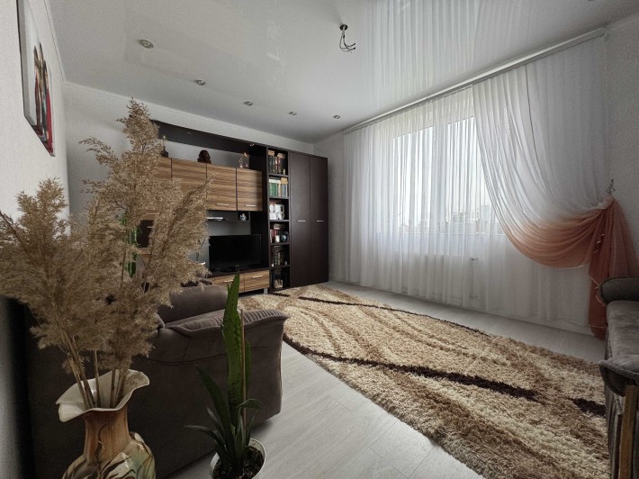 Продам 2- комн. квартиру с ремонтом в 56 Жемчужине на Таирова - фото 1