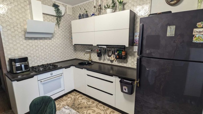 2 комнатная квартира Молодежное с хорошим ремонтом - фото 1