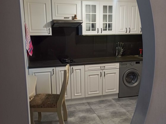 Продам трикімнатну квартиру м.Карлівка Карловка