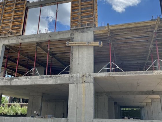 Продаж квартири вул.Яреми Белая