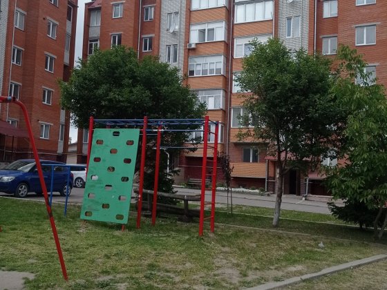 Чортків.3-ох кімнатна сира квартира