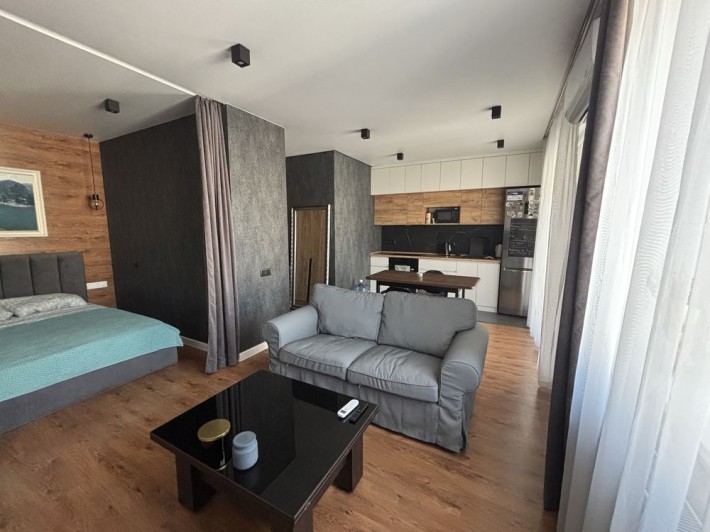 Продам квартиру з дизайнерським ремонтом - фото 1