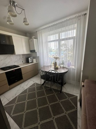 Продається 2к квартира перепланована в кухню студію - фото 1