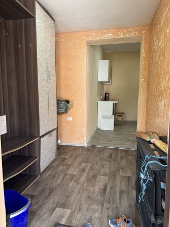 Продам квартиру з двором, капітальний ремонт. - фото 1