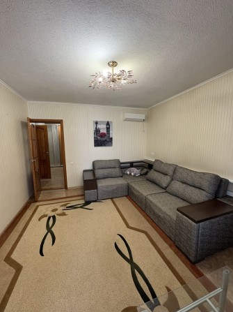 Продам 2-кімнатну квартиру, смт Комишуваха, вул. Вокзальна, 3 - фото 1