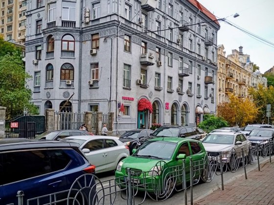 Продаж 3 кымн. квартири з мансардой, під ремонт, Бессарабська площа 5, центр. Київ