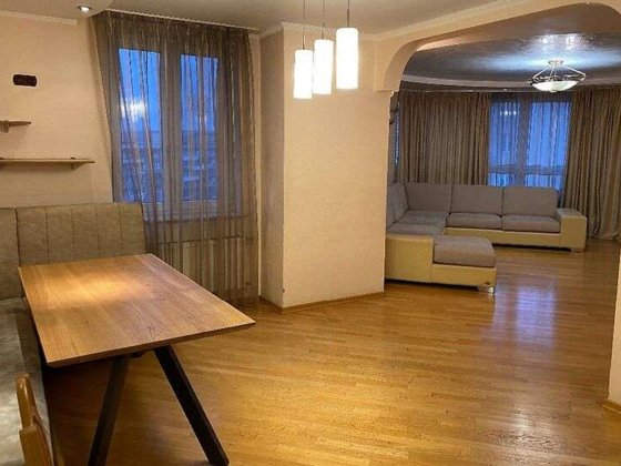 Продаж 4-кімнатної квартири по вул.Окіпної Раїси, 4 Київ