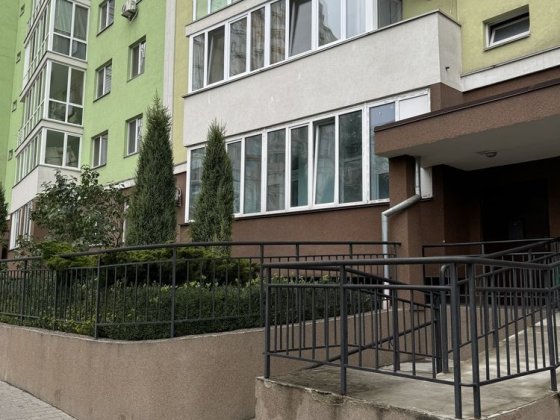 1-кімнатна квартира на першому поверсі, вул. Київська, 261 Бровары