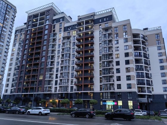 Продам 3-кімнатну квартиру, вул. Симоненка, 30. ЖК Крона Парк 1. DM Бровары