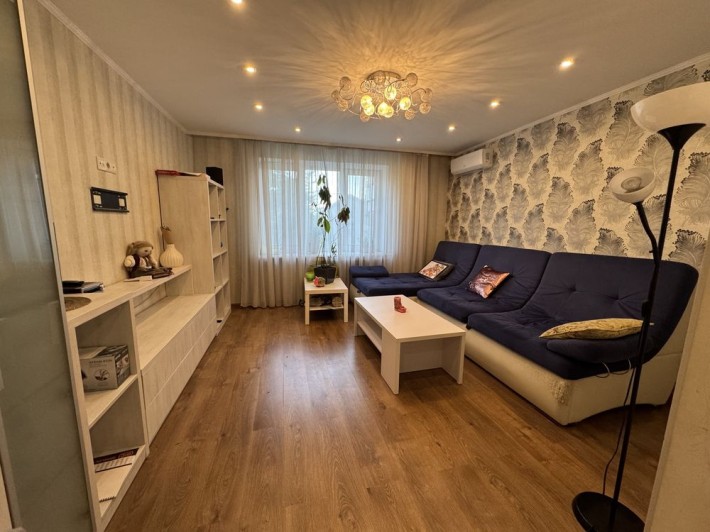 Продаж 4-кімнатної квартири з ремонтом - фото 1