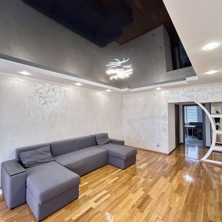 ТЕРМІНОВО! Продається 2-х кімнатна квартира з ремонтом,неподалік Озера - фото 1