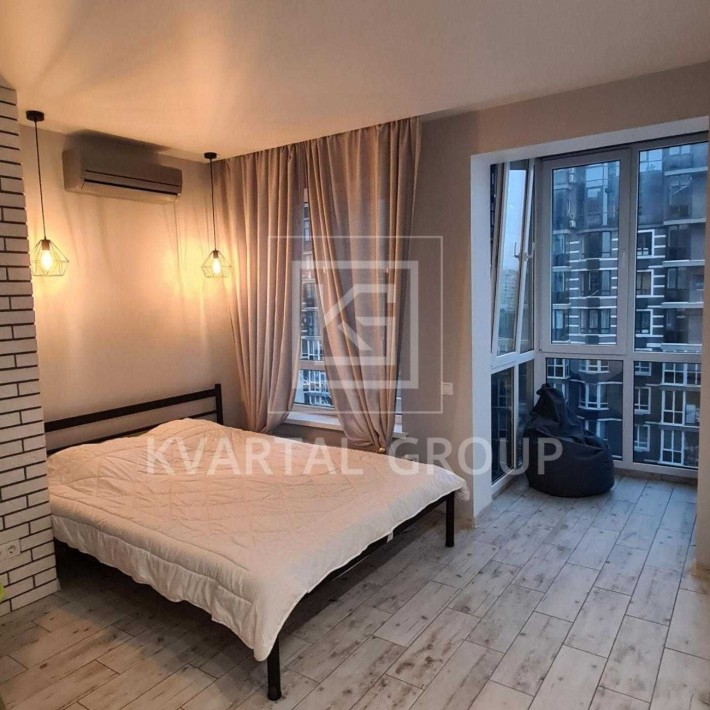 ЖК Гранд Бурже. Продам ГАРНУ квартиру з ремонтом, меблями, технікою. - фото 1