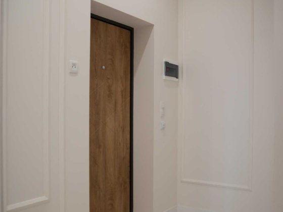 2к квартира поруч з вокзалом. До Києва 15 хв їзди