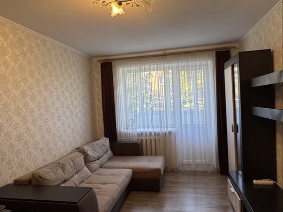 Даохкімнатна в центрі з мінімальним оформленням! Буча