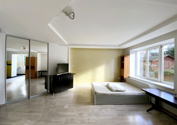 Продам! Однокімнатна квартира з кухнею-студією в центрі - фото 1