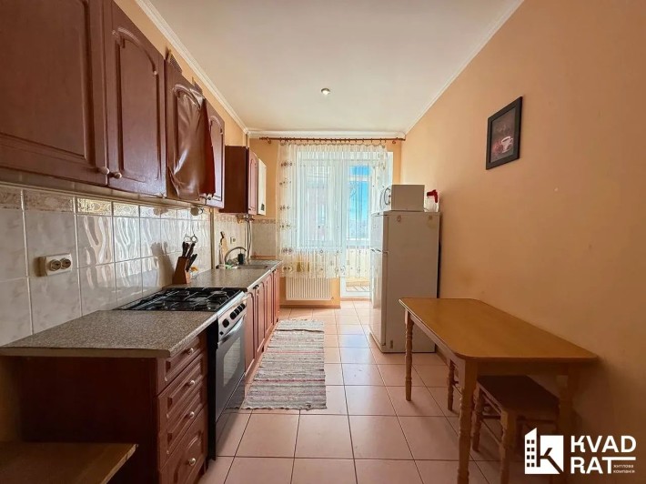 Продам дешеву 1 кім в самому центрі на Коновальця! - фото 1