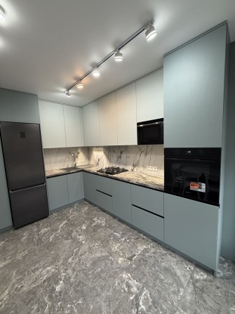 УВАГА! Дизайнерська однокімнатна з новим ремонтом! Газ! - фото 1