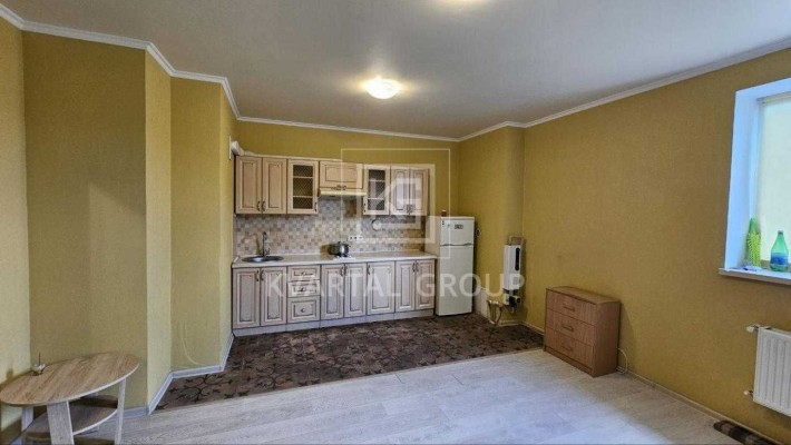 Продається  1-кімнатна квартира з ремонтом в центальній частині Бучі - фото 1