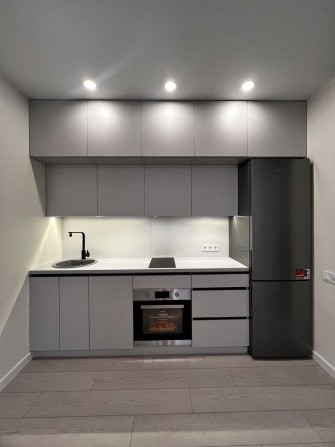 ЄОСЕЛЯ! ТЕРМІНОВО!Однокімнатна з новеньким ремонтом в якісному будинку - фото 1