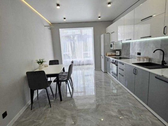 Продаж 2 кімнатна з  ремонтом 5 хв до центру Ивано-Франковск