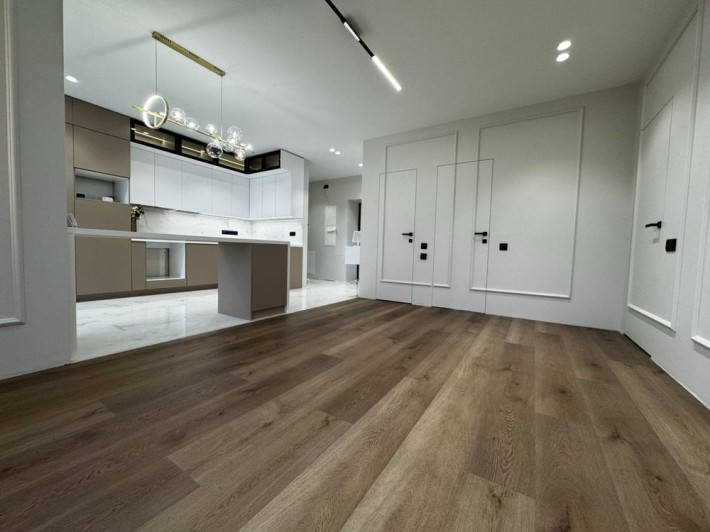 Євро 2-кімнатна квартира з дорогим ремонтом в жк «Нові Метри Парк» - фото 1