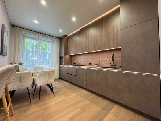 Елітна трикімнатна квартира на березі міського озера Ивано-Франковск