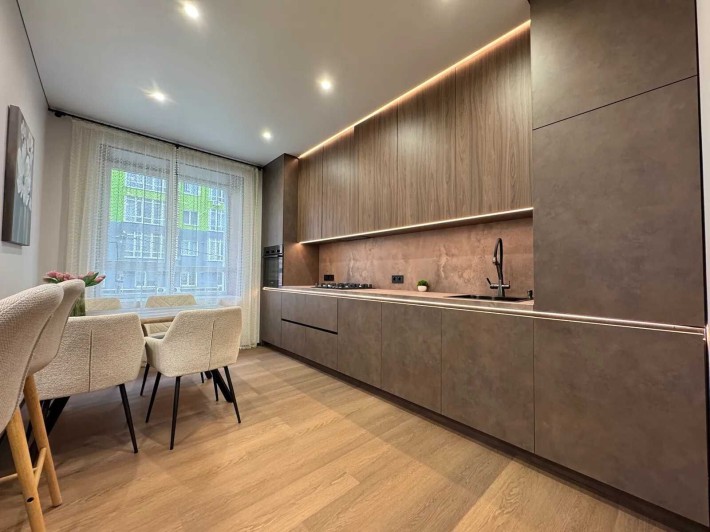 Елітна трикімнатна квартира на березі міського озера - фото 1