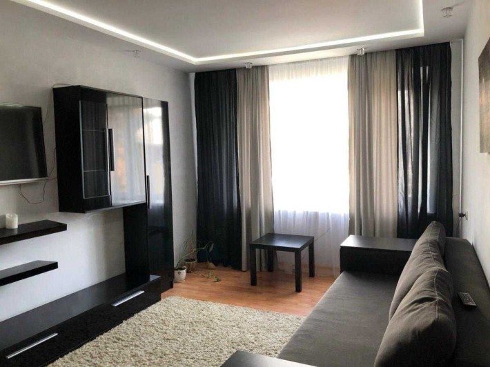 Затишна двостороння 2-кімнатна квартира на вул. Карпатська - фото 1