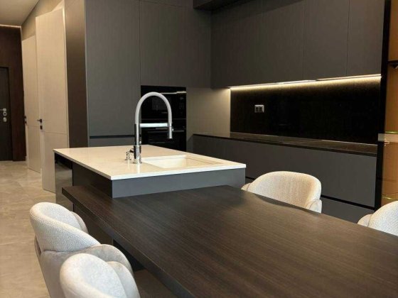 Унікальна квартира з великою терасою та видом на міське озерo Івано-Франківськ