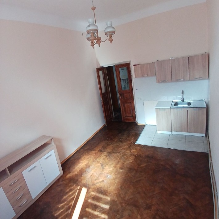 Терміновий продаж 1 кімн квартири в самому центрі міста поруч Ратуші - фото 1