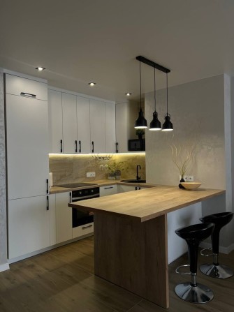 Новий ремонт! 2-кімнатна квартира з сучасним ремонтом вул. Петлюри 21Б - фото 1