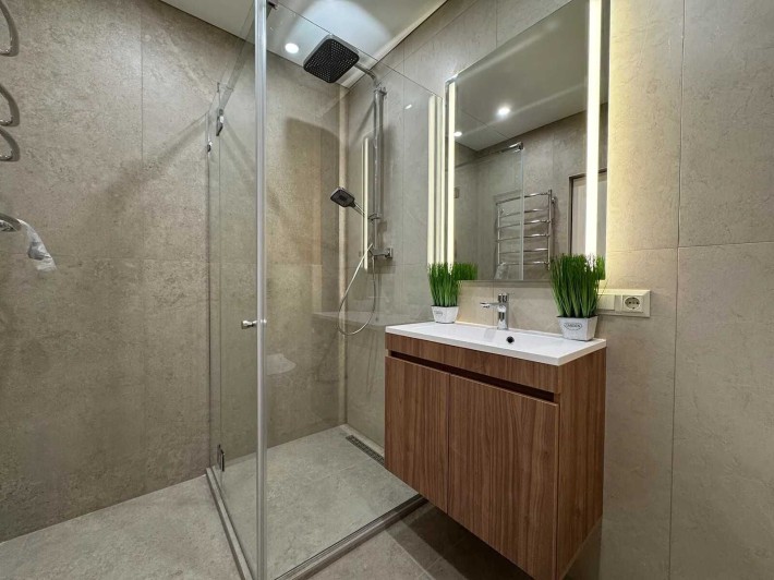 Вигідно! Сучасна однокімнатна з ремонтом поруч ТЦ Veles Mall ! - фото 1