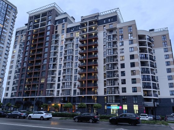 Від власника. Бровари Крона парк 3-кімнатна з частковим ремонтом.. Бровары