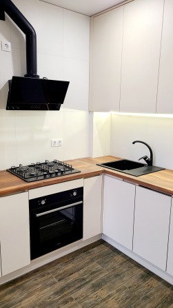 ТЕРМІНОВО! 1 кімнатна квартира з РЕМОНТОМ, є Меблі, є Техніка, є ГАЗ! - фото 1