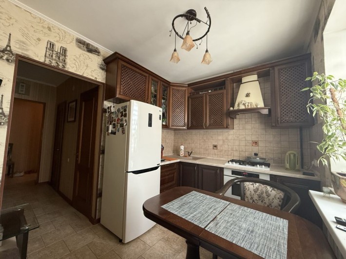 Укомплектована 2 кімнатна квартира вул. Момота - фото 1