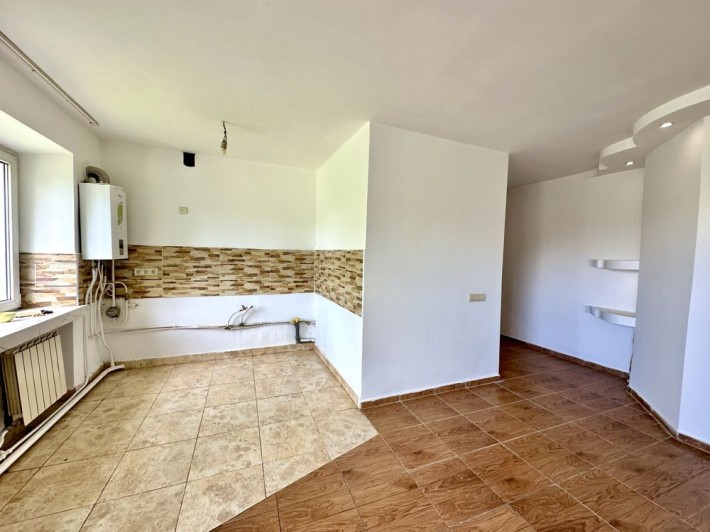 Терміново .Продам. Евро- трикімнатна з ремонтом - фото 1