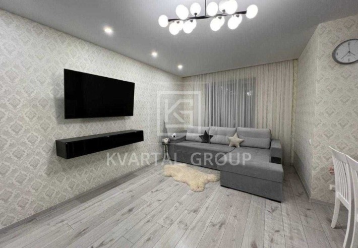 Продаж дворівневої квартири біля Центрального парку - фото 1