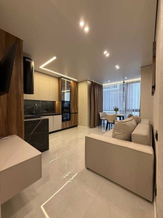 Стильна сучасна 1 кімнатна біля озера ЖК Manhattann - фото 1