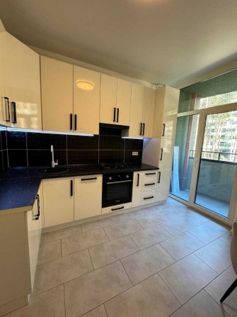 Топ локація! Чудова квартира з ремонтом та балконом - фото 1