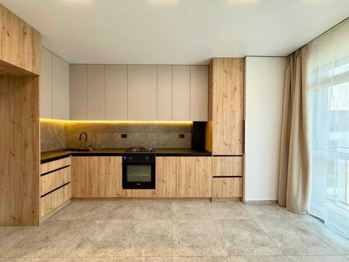 Терміново 2 кім з ремонтом та меблями на кухні! - фото 1