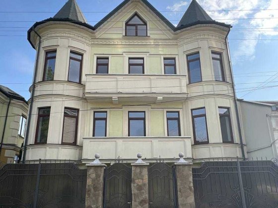 Розкішна 5 кімнатна в будинку на дві квартири + гараж Івано-Франківськ