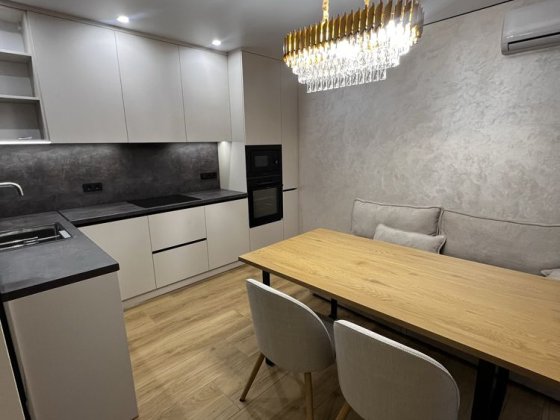 Сучасна 2-кімнатна квартира з дизайнерським ремонтом Ивано-Франковск