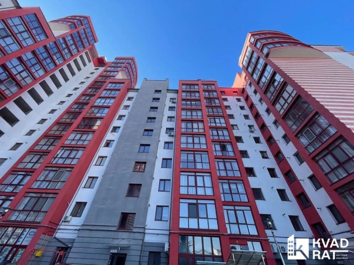 Дворівнева квартира з чорновим ремонтом ! - фото 1